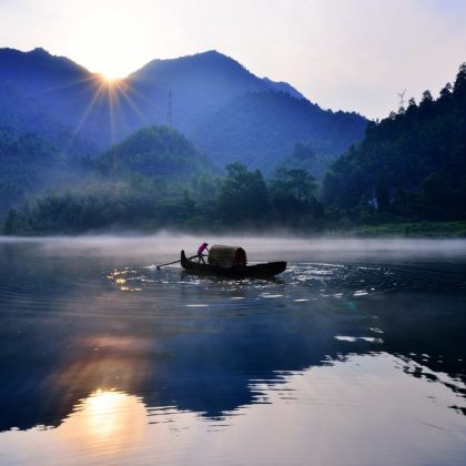 郴州东江湖旅游区+高椅岭旅游区+龙景峡谷2日1晚跟团游