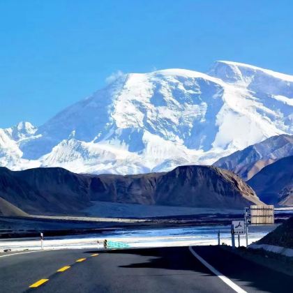 中国新疆乌鲁木齐+南疆+塔什库尔干+喀什市+库车+新疆帕米尔高原+库尔勒8日7晚跟团游 中国新疆乌鲁木齐+南疆+塔什库尔干+喀什市+库车+新疆帕米尔高原+库尔勒8日7晚跟团游