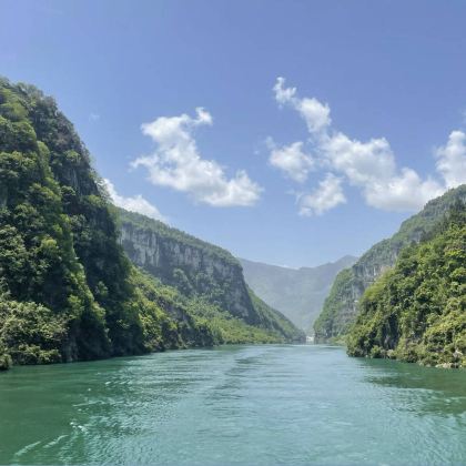 重庆+武隆天生三桥+仙女山国家森林公园+磁器口古镇+陕西西安+秦始皇帝陵博物院(兵马俑)+华清宫+黄河壶口瀑布旅游区(陕西侧)9日8晚跟团游