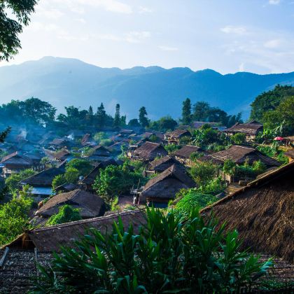 云南昆明+翁丁佤族原始群居村落+龙摩爷圣地+石门峡风景区+景迈千年万亩古茶园+景真八角亭+娜允古镇7日6晚跟团游