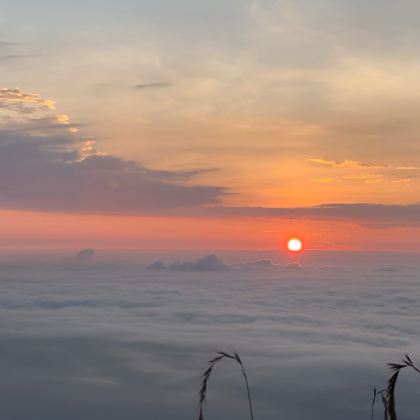 瓦屋山风景区+峨眉山+乐山大佛+柳江古镇旅游风景区+碧峰峡景区6日5晚私家团 瓦屋山风景区+峨眉山+乐山大佛+柳江古镇旅游风景区+碧峰峡景区6日5晚私家团