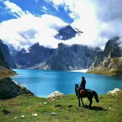新疆伊犁那拉提旅游风景区+赛里木湖+巴音布鲁克草原3日2晚跟团游