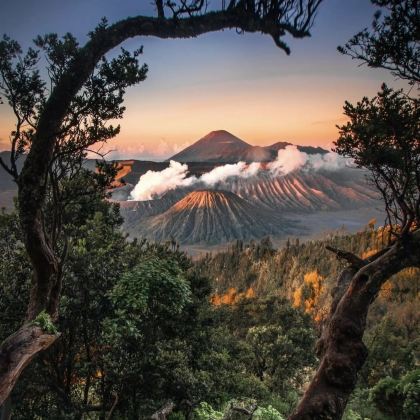 巴厘岛+泗水+布罗莫火山+伊真火山+乌布7日5晚半自助游