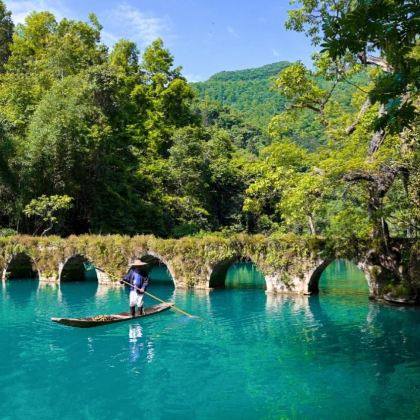贵阳+贵州村超+西江千户苗寨+荔波小七孔景区+中国天眼景区+黄果树景区+织金洞7日6晚拼小团 贵阳+贵州村超+西江千户苗寨+荔波小七孔景区+中国天眼景区+黄果树景区+织金洞7日6晚拼小团