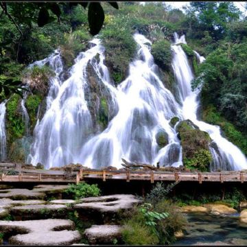 贵州贵阳+黄果树景区+荔波+西江千户苗寨5日4晚私家团 贵州贵阳+黄果树景区+荔波+西江千户苗寨5日4晚私家团