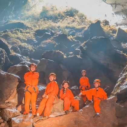 户外活动·探秘贵州5天4晚寒假亲子营|上天入地小勇士|冬令营|贵州地质博物馆破冰开营;星系探秘,探访天眼FAST,与天文学家对话,畅谈宇宙;探秘天然洞穴;挑战走扁带与速降;溶洞下午茶;徒步天坑群,重回三叠纪 户外活动·探秘贵州5天4晚寒假亲子营|上天入地小勇士|冬令营|贵州地质博物馆破冰开营;星系探秘,探访天眼FAST,与天文学家对话,畅谈宇宙;探秘天然洞穴;挑战走扁带与速降;溶洞下午茶;徒步天坑群,重回三叠纪