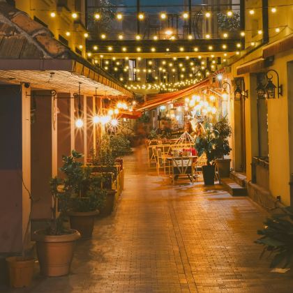 阿塞拜疆+格鲁吉亚+亚美尼亚10日9晚拼小团 阿塞拜疆+格鲁吉亚+亚美尼亚10日9晚拼小团