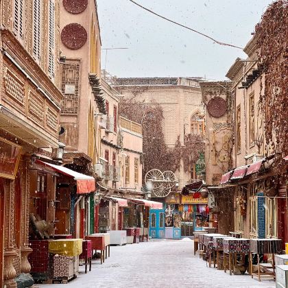 新疆乌鲁木齐+喀什市+喀什古城+盘龙古道+阿克苏市+库车+塔里木胡杨林公园+库尔勒9日8晚跟团游 新疆乌鲁木齐+喀什市+喀什古城+盘龙古道+阿克苏市+库车+塔里木胡杨林公园+库尔勒9日8晚跟团游