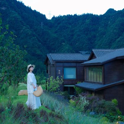 长沙+湖南张家界+凤凰古城+芙蓉镇15日14晚私家团 长沙+湖南张家界+凤凰古城+芙蓉镇15日14晚私家团