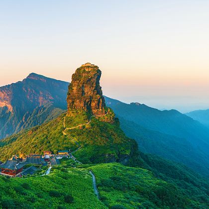 贵州贵阳+龙里油画大草原+西江千户苗寨+梵净山+石阡佛顶山温泉小镇+镇远古城6日5晚私家团