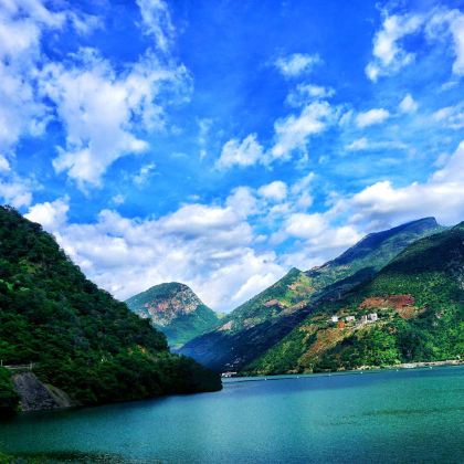颛顼龙洞旅游景区+米易傈僳梯田景区+太阳湖公园+昔格达村+二滩国家森林公园+迤沙拉民族文化村+金沙江观景台+攀枝花中国三线建设博物馆+中国苴却砚博物馆5日4晚私家团 颛顼龙洞旅游景区+米易傈僳梯田景区+太阳湖公园+昔格达村+二滩国家森林公园+迤沙拉民族文化村+金沙江观景台+攀枝花中国三线建设博物馆+中国苴却砚博物馆5日4晚私家团