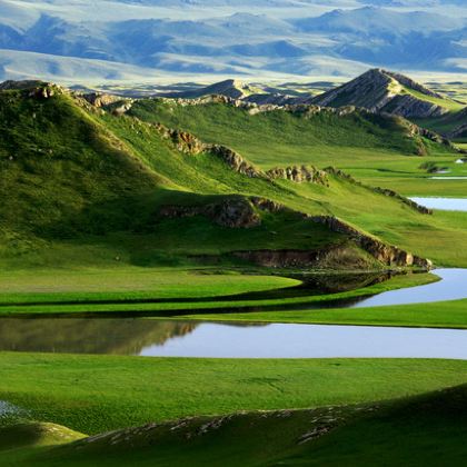 新疆北疆+赛里木湖+那拉提+巴音布鲁克草原+库木塔格沙漠9日8晚自由行