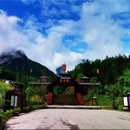 红军广场+梅山水库风景区+天堂寨+大别山玉博园2日1晚私家团 红军广场+梅山水库风景区+天堂寨+大别山玉博园2日1晚私家团