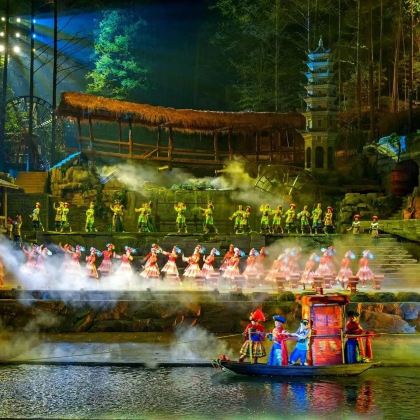 凤凰古城+《边城》大型森林剧场演出+竹山苗寨+长潭岗景区2日1晚跟团游 凤凰古城+《边城》大型森林剧场演出+竹山苗寨+长潭岗景区2日1晚跟团游