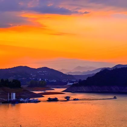 安康+瀛湖风景区+安澜楼+瀛湖翠屏岛+南宫山国家森林公园+小西天+两合崖+凤堰古梯田5日4晚私家团 安康+瀛湖风景区+安澜楼+瀛湖翠屏岛+南宫山国家森林公园+小西天+两合崖+凤堰古梯田5日4晚私家团