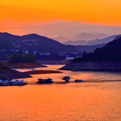 安康+瀛湖风景区+安澜楼+瀛湖翠屏岛+南宫山国家森林公园+小西天+两合崖+凤堰古梯田5日4晚私家团 安康+瀛湖风景区+安澜楼+瀛湖翠屏岛+南宫山国家森林公园+小西天+两合崖+凤堰古梯田5日4晚私家团