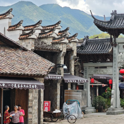 衢州江郎山风景名胜区+廿八都古镇+清漾毛氏文化村+天脊龙门+龙游石窟+衢州孔氏南宗家庙4日3晚拼小团 衢州江郎山风景名胜区+廿八都古镇+清漾毛氏文化村+天脊龙门+龙游石窟+衢州孔氏南宗家庙4日3晚拼小团