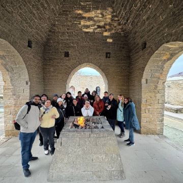 阿特什加火神庙和燃烧山之旅 阿特什加火神庙和燃烧山之旅