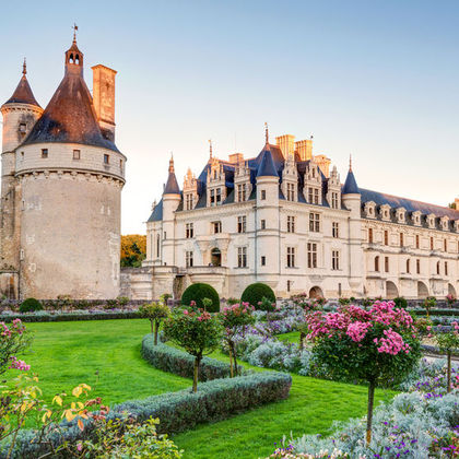 法国布卢瓦王家城堡+香波堡+舍韦尼城堡+舍农索城堡一日游