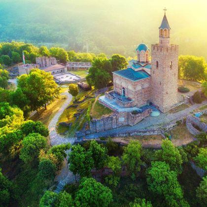 保加利亚大特尔诺沃+沙皇城堡+阿巴纳西+伊凡诺沃岩洞教堂群一日游