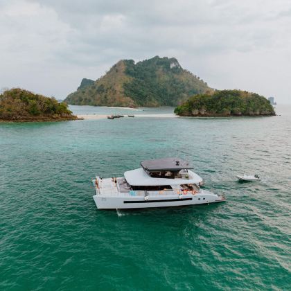 甲米四岛出海游艇半日游 含午餐/晚餐 皮划艇/玻璃船游玩 甲米四岛出海游艇半日游 含午餐/晚餐 皮划艇/玻璃船游玩