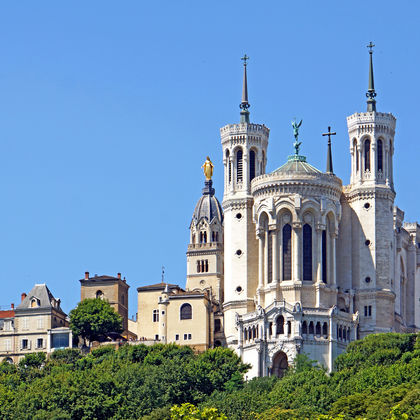 法国里昂+富尔维耶圣母教堂+里昂古罗马大剧院+圣让大教堂+里昂老城+白莱果广场一日游