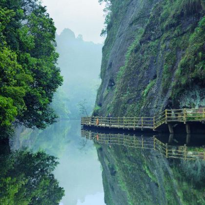 泰宁一日游大金湖+甘露岩寺+九龙潭(含竹筏漂流) 泰宁一日游大金湖+甘露岩寺+九龙潭(含竹筏漂流)