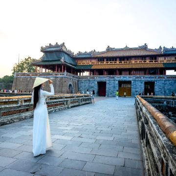 从岘港/会安出发的顺化市全天导游之旅:皇城+佛塔+皇陵 从岘港/会安出发的顺化市全天导游之旅:皇城+佛塔+皇陵