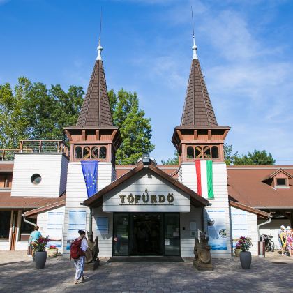 「匈牙利温泉古堡一日游|黑维兹温泉+弗泽尔城堡包车」 「匈牙利温泉古堡一日游|黑维兹温泉+弗泽尔城堡包车」