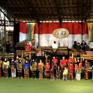 覆舟火山牛奶湖印尼万隆巽他族非遗演出一日游·含门票中文向导 覆舟火山牛奶湖印尼万隆巽他族非遗演出一日游·含门票中文向导