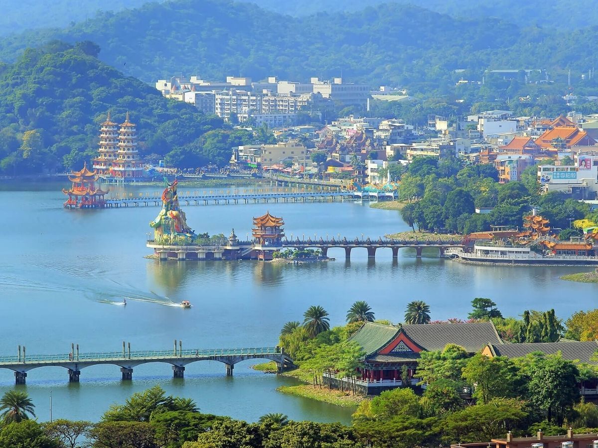 高雄包车一日游: 驳二艺术特区+旗津岛+爱河(高雄出发) 高雄包车一日游: 驳二艺术特区+旗津岛+爱河(高雄出发)