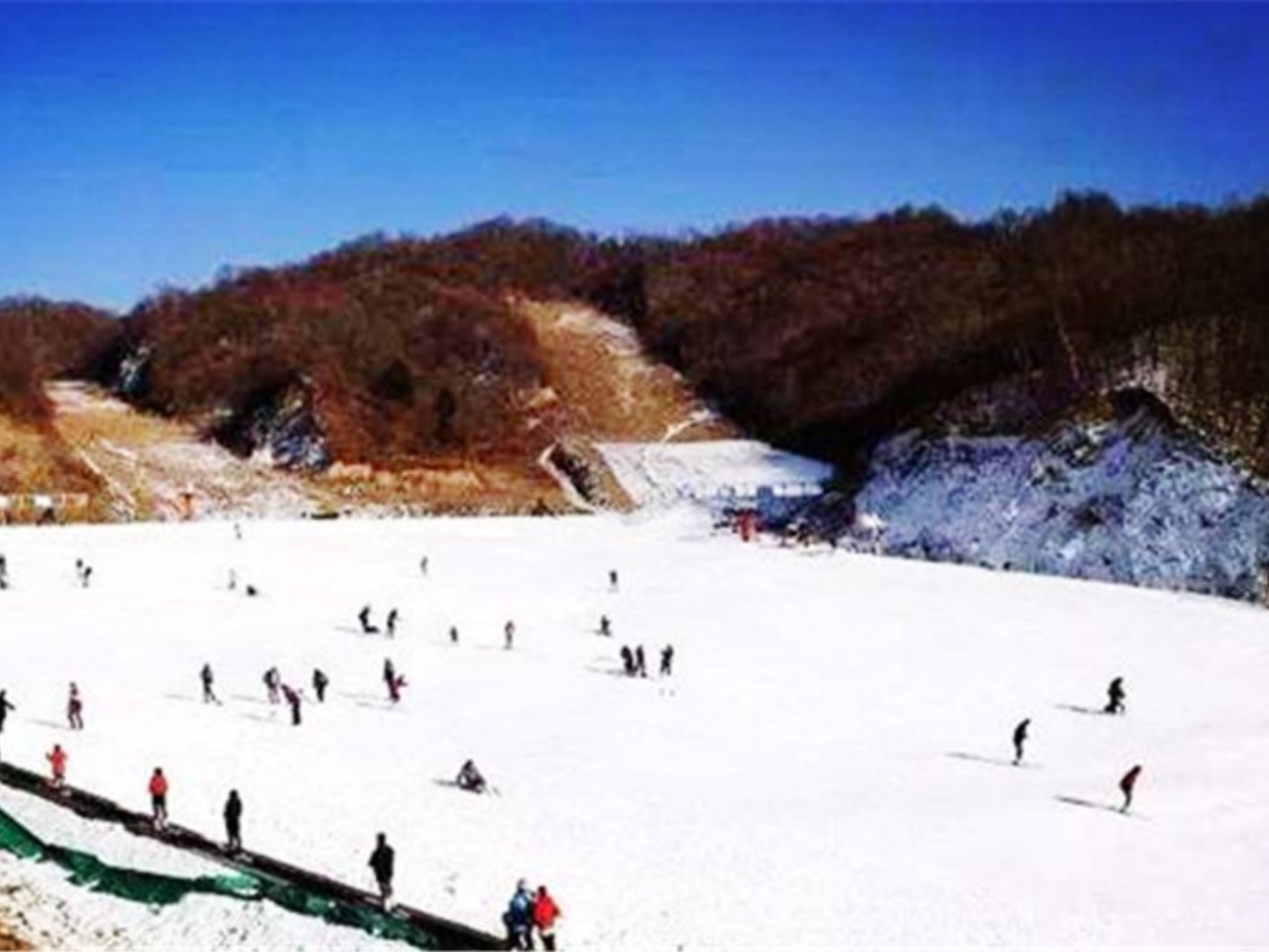 老界岭滑雪场一日游【南阳出发,含车费+初级双板滑雪/雪圈】 老界岭滑雪场一日游【南阳出发,含车费+初级双板滑雪/雪圈】