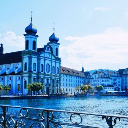 卢塞恩的门户最陡齿轨登山列车和“金色环游”包车一日游 卢塞恩的门户最陡齿轨登山列车和“金色环游”包车一日游