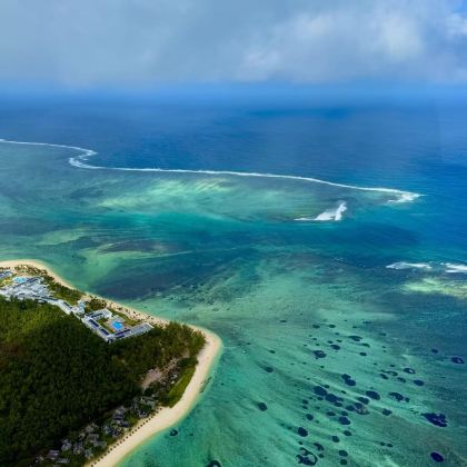 毛里求斯运动体验包车一日游【潜水艇直升机马术】 毛里求斯运动体验包车一日游【潜水艇直升机马术】