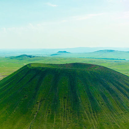 乌兰哈达火山地质公园+辉腾锡勒草原一日游 乌兰哈达火山地质公园+辉腾锡勒草原一日游