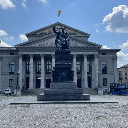 慕尼黑王宫+安联球场+宝马博物馆经典文化之旅包车游 慕尼黑王宫+安联球场+宝马博物馆经典文化之旅包车游