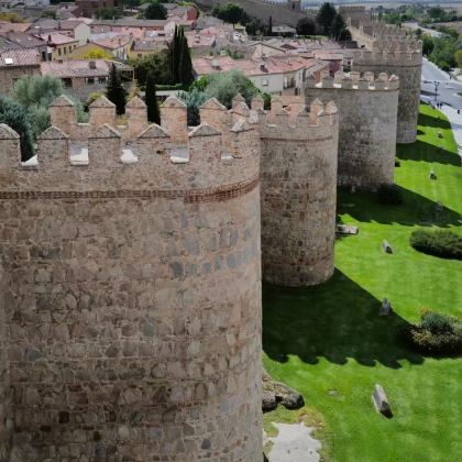 西班牙托莱多+塞戈维亚城堡+阿维拉城墙一日游(中英服务可选) 西班牙托莱多+塞戈维亚城堡+阿维拉城墙一日游(中英服务可选)