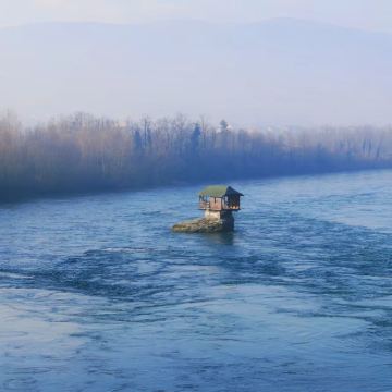 【塞尔维亚】河中小屋+木头村+8字小火车+红酒小镇包车一日游 【塞尔维亚】河中小屋+木头村+8字小火车+红酒小镇包车一日游