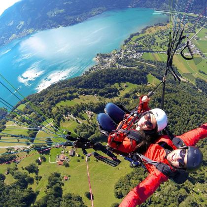 瑞士因特拉肯滑翔伞体验半日游 飞跃湖泊山川官方直签高空体验 瑞士因特拉肯滑翔伞体验半日游 飞跃湖泊山川官方直签高空体验