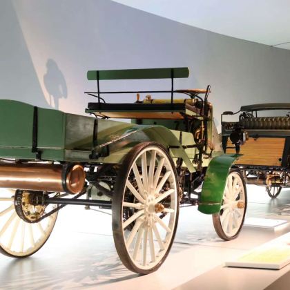 梅赛德斯奔驰博物馆+保时捷博物馆+麦琴根名品村一日游 梅赛德斯奔驰博物馆+保时捷博物馆+麦琴根名品村一日游