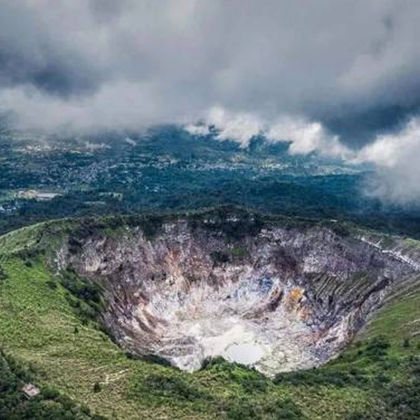 万鸦老恐怖市场+五色湖+马哈武火山一日游 万鸦老恐怖市场+五色湖+马哈武火山一日游