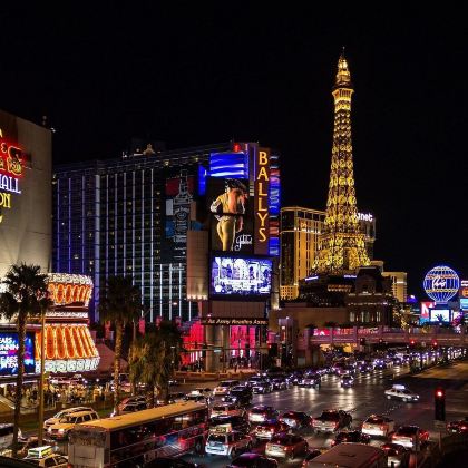 10 小时体验拉斯维加斯的精髓:从经典魅力到令人眼花缭乱的现代奇迹 10 小时体验拉斯维加斯的精髓:从经典魅力到令人眼花缭乱的现代奇迹