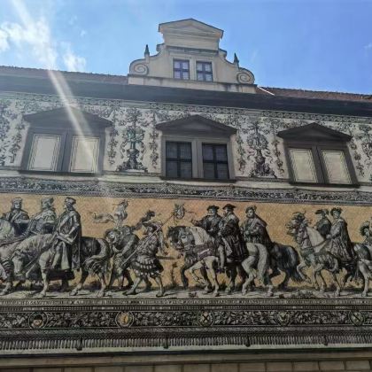 德国纽伦堡城堡+圣洛伦茨教堂+主集市广场+圣塞巴都堂一日游。 德国纽伦堡城堡+圣洛伦茨教堂+主集市广场+圣塞巴都堂一日游。