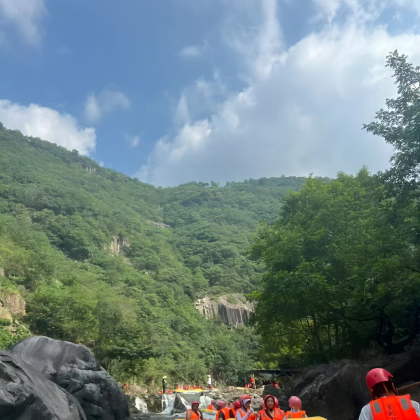 信阳金刚台峡谷漂流+西河深氧一日游【武汉出发】丨水质好 信阳金刚台峡谷漂流+西河深氧一日游【武汉出发】丨水质好