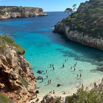 马略卡果冻海双湾+帕尔马大教堂&溶洞音乐会:秘境包车一日游 马略卡果冻海双湾+帕尔马大教堂&溶洞音乐会:秘境包车一日游