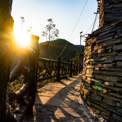 凤凰古城+凤凰熊猫园+老家寨一日游【精致小包团/怀化出发】 凤凰古城+凤凰熊猫园+老家寨一日游【精致小包团/怀化出发】