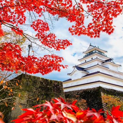 【乘坐新干线】塔之岩壁・大内宿・鹤城城址公园・土津神社 风情各异的东北红叶4景巡游【从东京站出发】 【乘坐新干线】塔之岩壁・大内宿・鹤城城址公园・土津神社 风情各异的东北红叶4景巡游【从东京站出发】