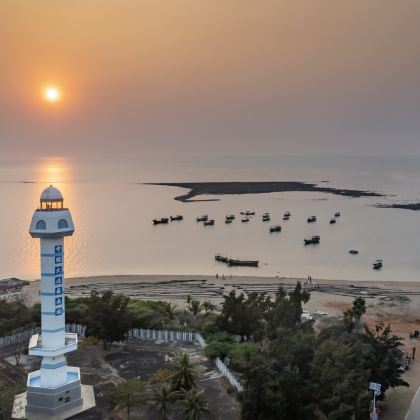 (赠送凤梨品尝)湛江徐闻一日游南极村+盐田+灯楼角+菠萝地海 (赠送凤梨品尝)湛江徐闻一日游南极村+盐田+灯楼角+菠萝地海