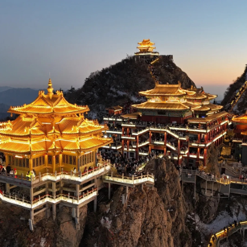 含门票私家团上门接可看夜景·老君山+鸡冠洞精品纯玩一日游 含门票私家团上门接可看夜景·老君山+鸡冠洞精品纯玩一日游