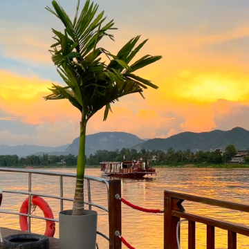 琅勃拉邦半日游:湄公河日落游船【A ONE CRUISE】 琅勃拉邦半日游:湄公河日落游船【A ONE CRUISE】